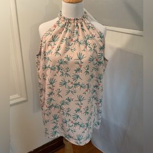 ❤️ Beautiful summery top perfect for vacation!